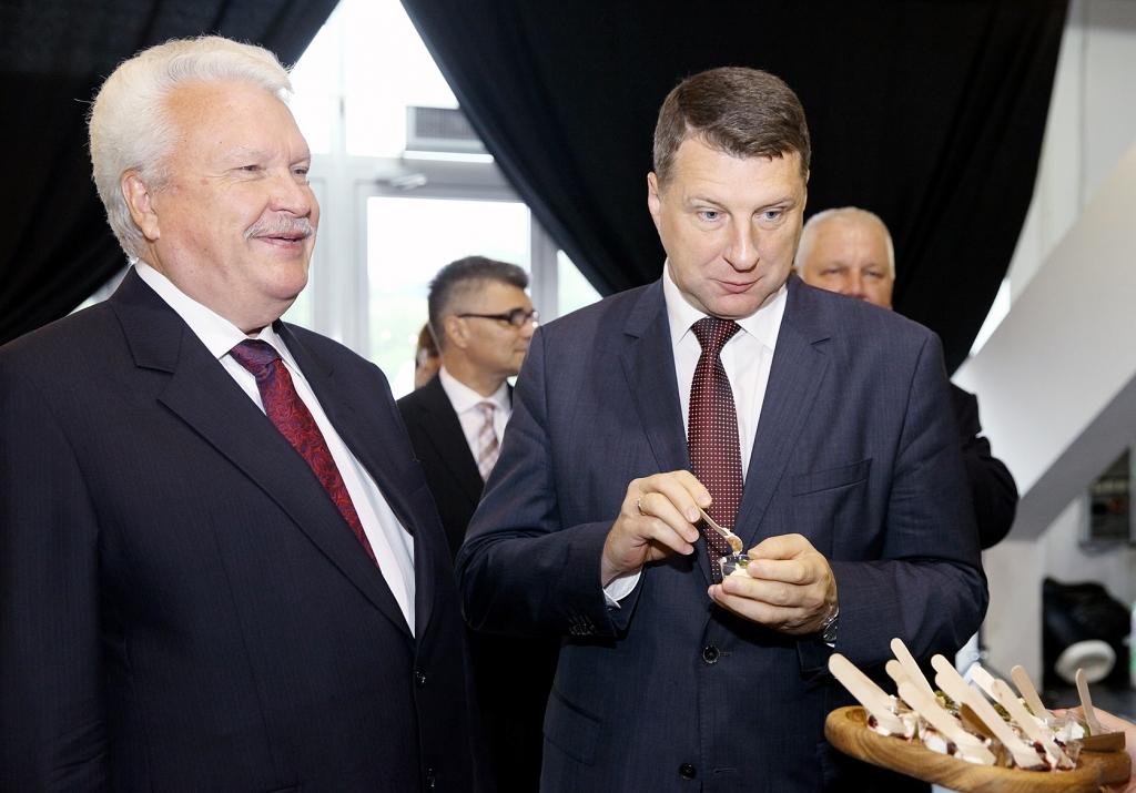Gaidīs prezidenta galavārdu