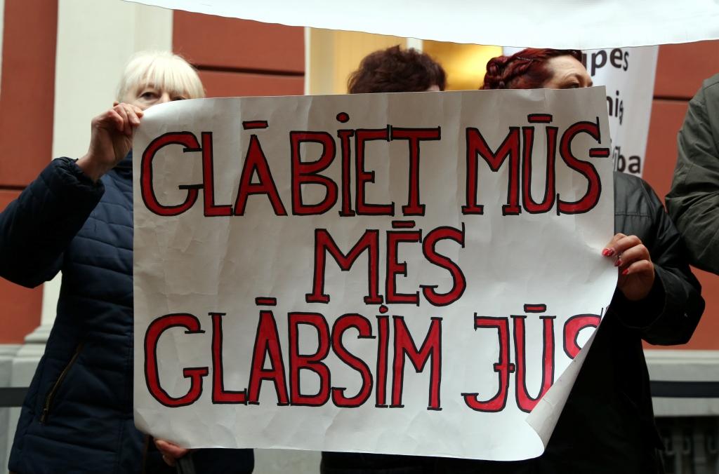 Valdība atbalsta mediķu algu palielināšanu no nākamā gada vidēji par 7%