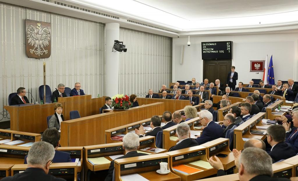 ES brīdina Poliju par likuma varas iespējamo graušanu