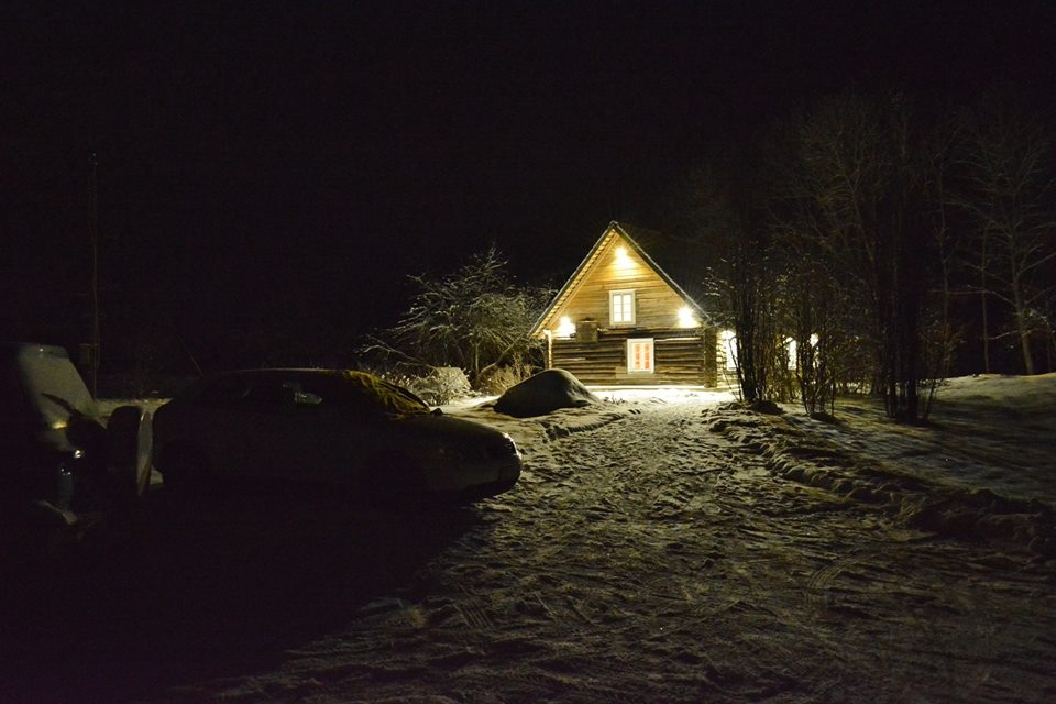 "Kalaņģu" mājās ar vakarēšanu atklāj Spilvenu izstādi
