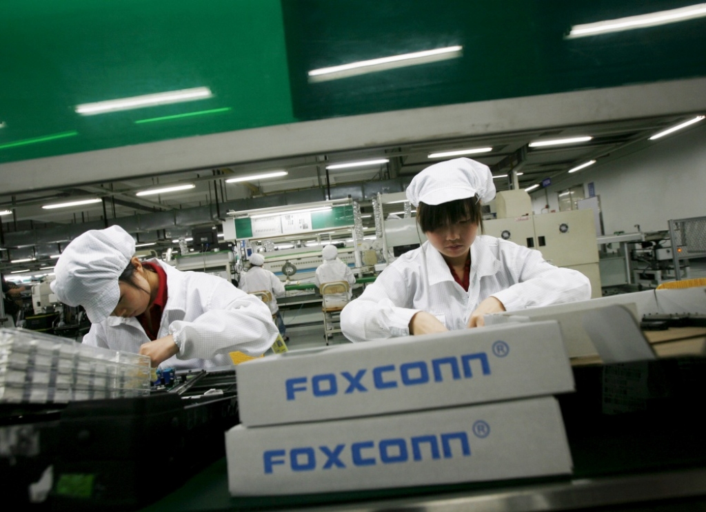 Iphone ražotājs par 5,3 miljardiem dolāru vēlas iegādāties Sharp