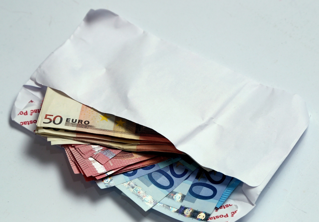 Ar jaunu pātagu pret «aplokšņu algām»