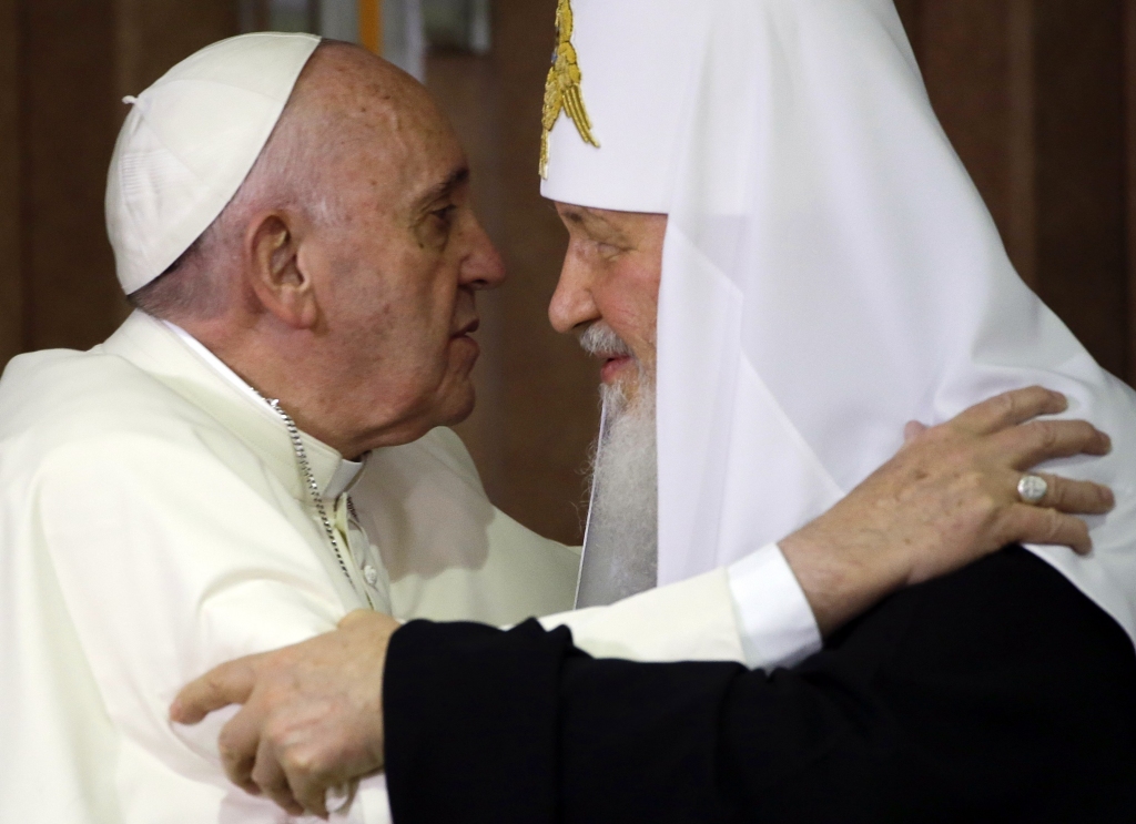 Pāvests Francisks un patriarhs Kirils vēsturiskās tikšanās laikā aicina atjaunot kristiešu vienotību