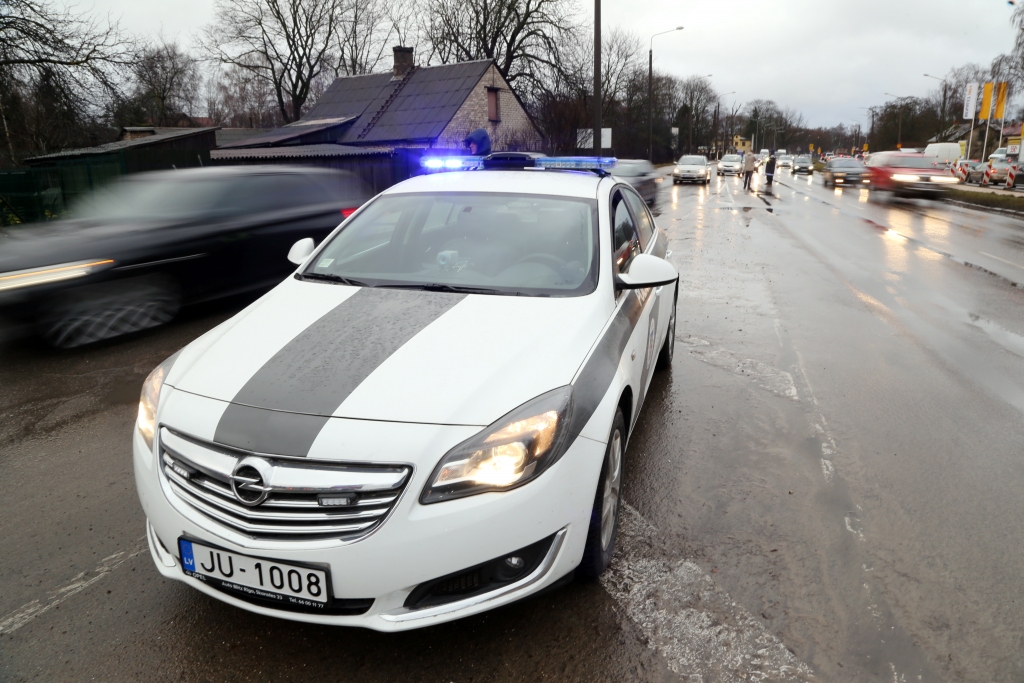 Smags ceļu satiksmes negadījums Bauskas novadā, cietuši vairāki cilvēki