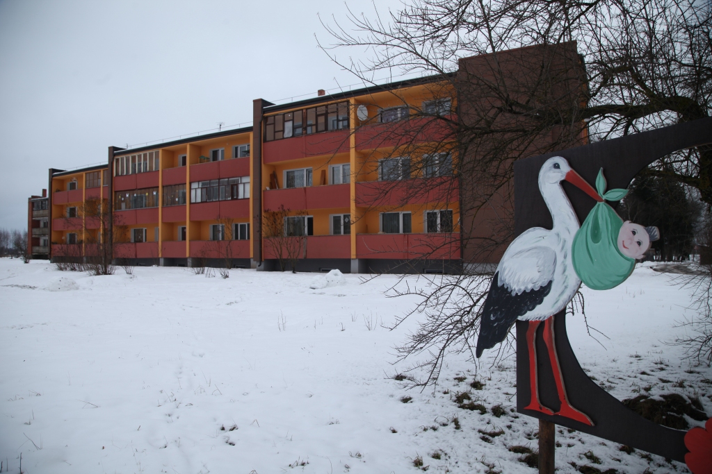 Gulbenes novada pašvaldība cer – puse no summas, siltinot ēku “Stāķi 11”, būs uzdāvināta