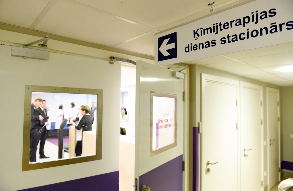 FOTO: Latvijas Onkoloģijas centrā atklāj rekonstruēto Ķīmijterapijas un hematoloģijas klīniku
