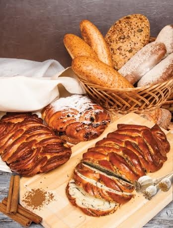 Dzelzceļa stacijas ēkā – Zaļais tirdziņš.
