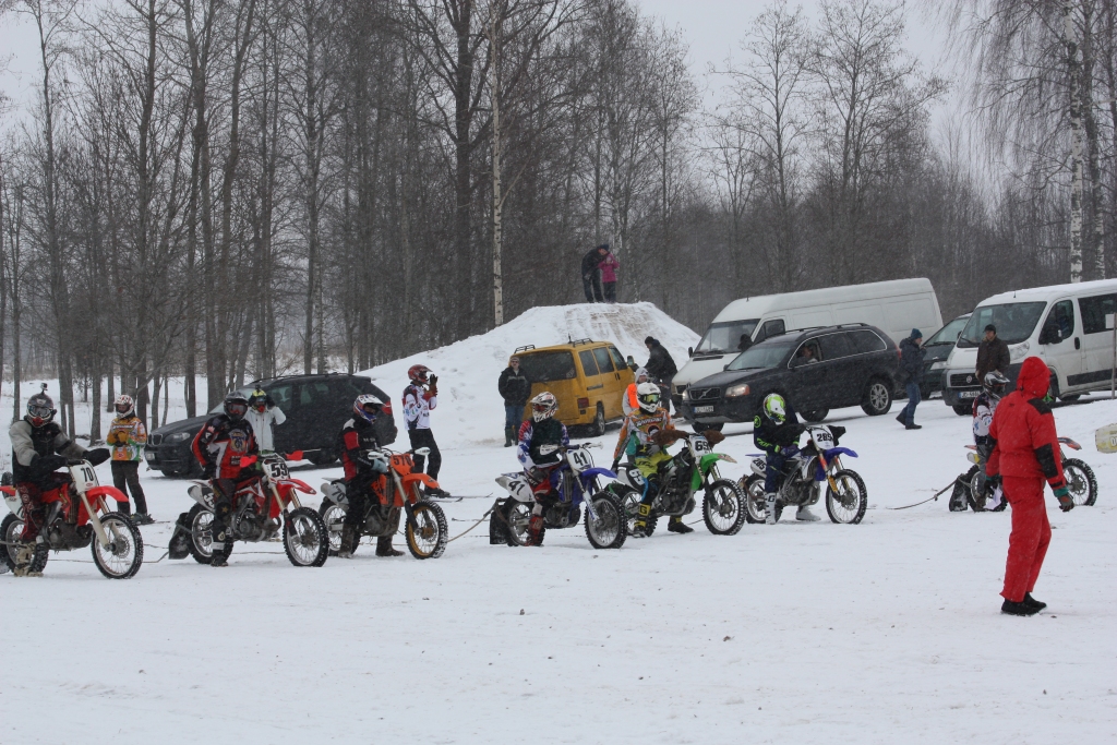 Stāmerienā pulcējas ziemas krosa un skijoringa braucēji