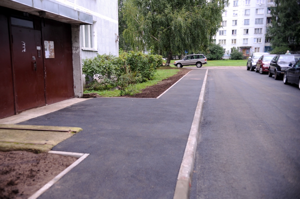 Rīgas domes komitejā skatīs jautājumu par auto novietošanu iekšpagalmos