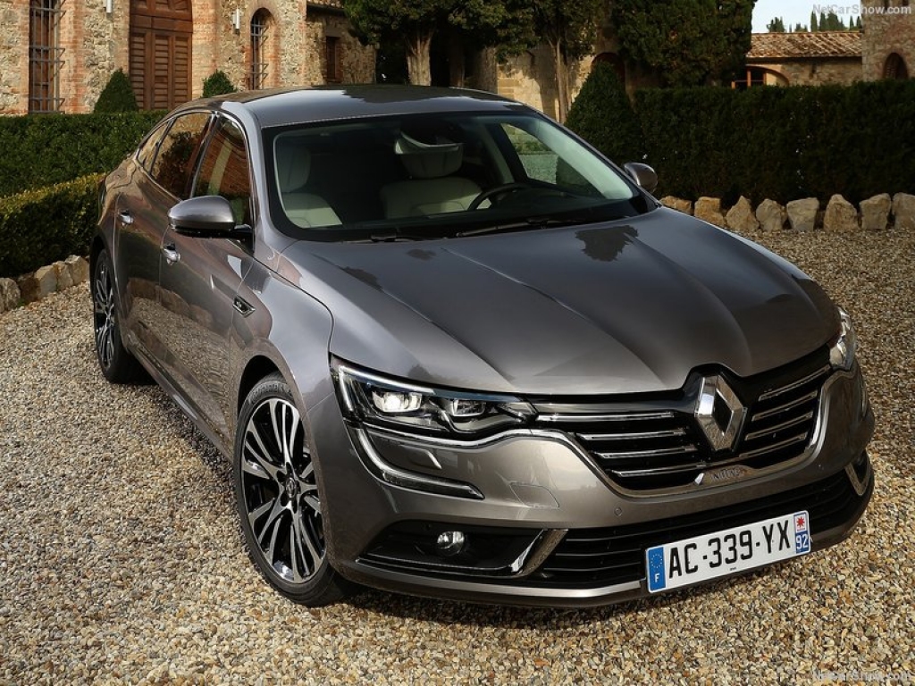 DB testē luksīgāko Renault Talisman sedanu