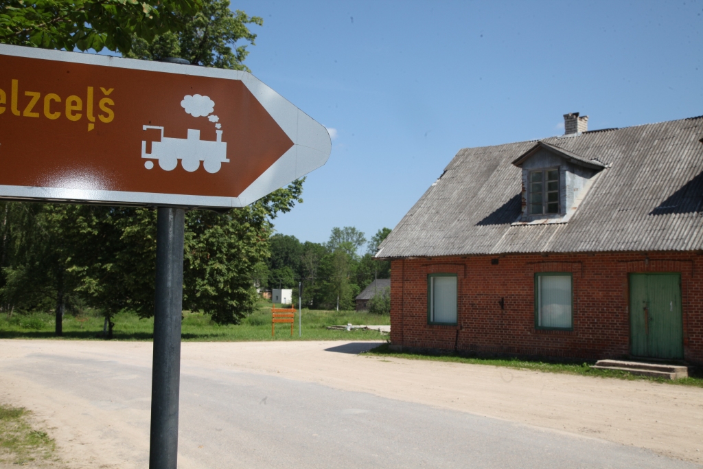 Apkopo Kalnienas stāstus