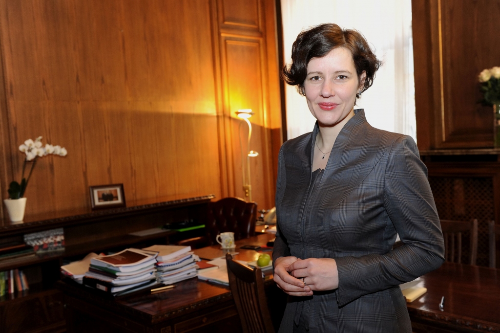 Reizniece-Ozola: Pat valsts iestādēs strādājošie akceptē nodokļu nemaksāšanu