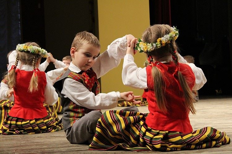 Foto: novada skolēnu deju kolektīvu skate (papildināts ar rezultātiem)