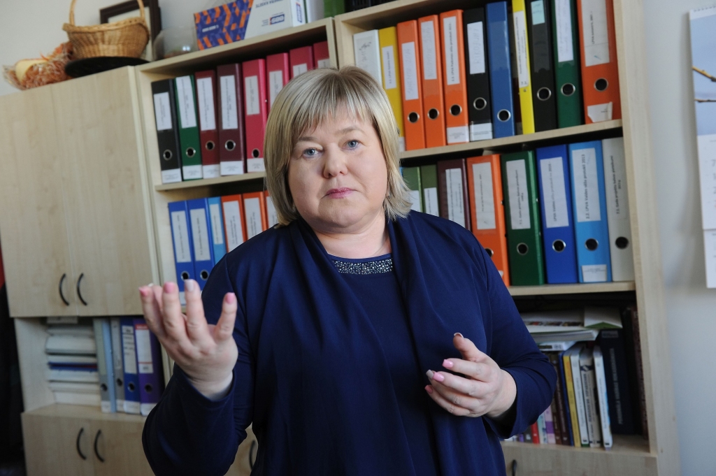 Daudz brīvu darba vietu, daudz cilvēku bez darba