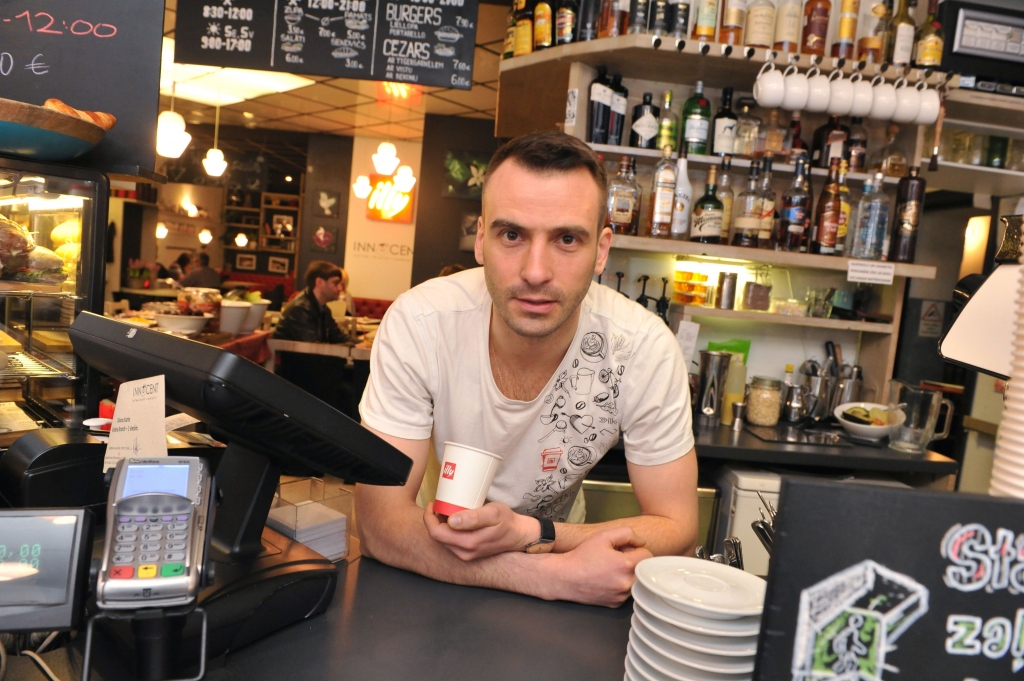 Kāpēc dažas kafejnīcas ir stāvgrūdām pilnas, bet citas - tukšas?