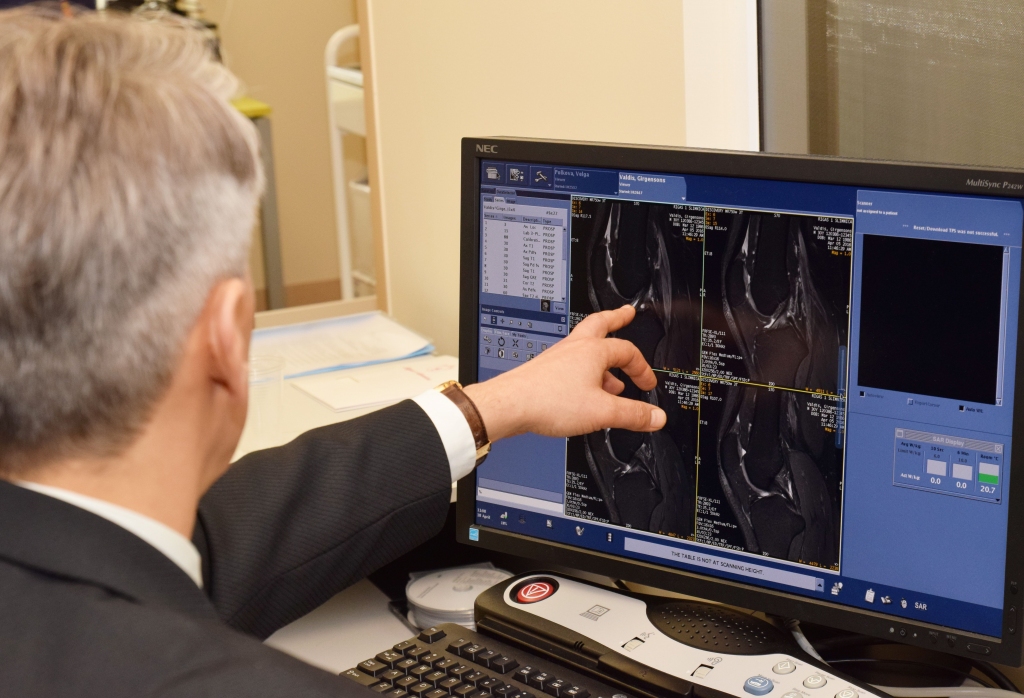 FOTO: Atklāj renovēto Rīgas 1.slimnīcas diagnostikas bloku