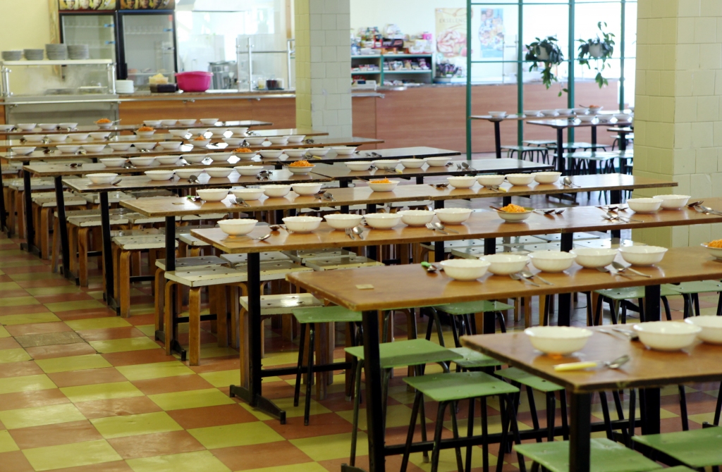 Piedāvā pirmsskolas pedagogu algas celt uz skolēnu brīvpusdienu rēķina