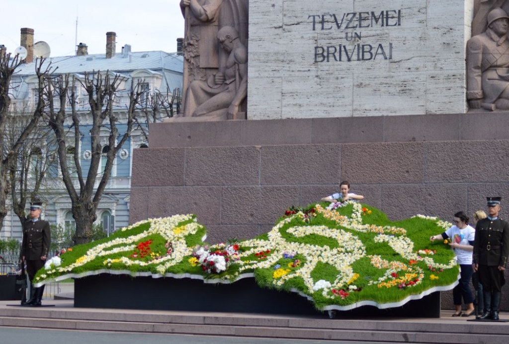 FOTO: Latvijā svin Neatkarības deklarācijas pasludināšanas 26.gadadienu