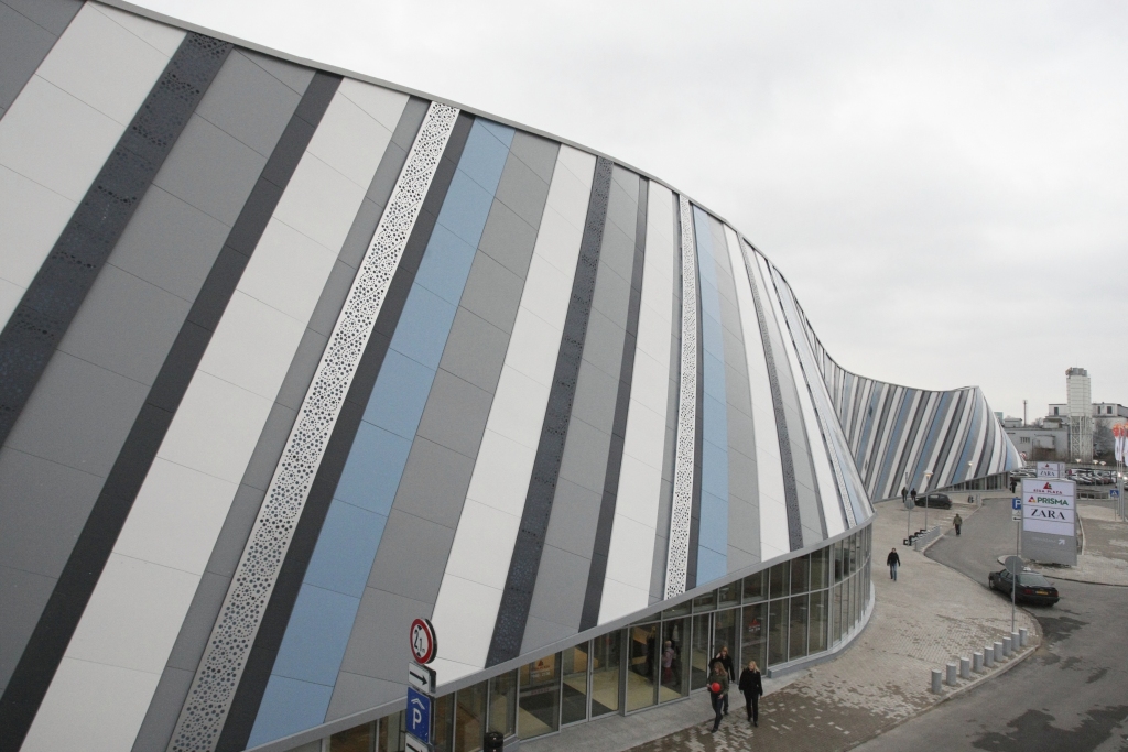 Papildināta - Par 93,4 miljoniem eiro pārdod tirdzniecības un izklaides centru Riga Plaza