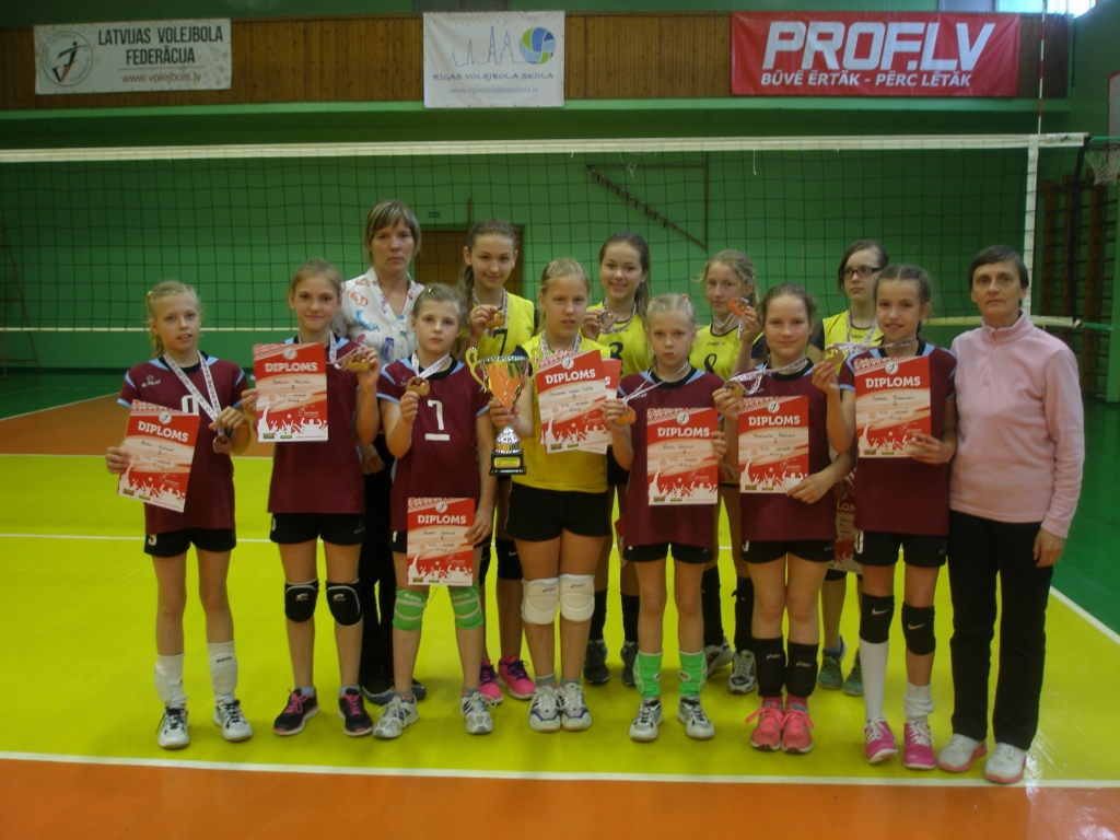 U12 grupas volejbolistes izcīna bronzu