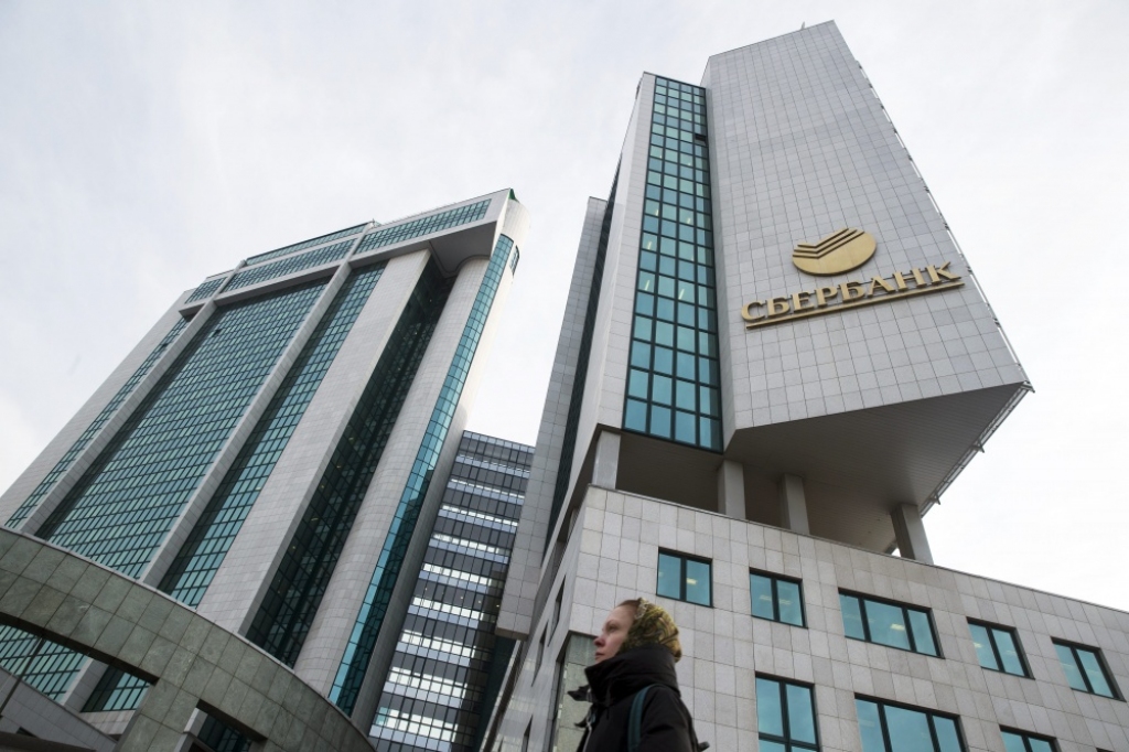 Laikraksts: Krievijas bankas Ukrainā plāno pārdot savu biznesu