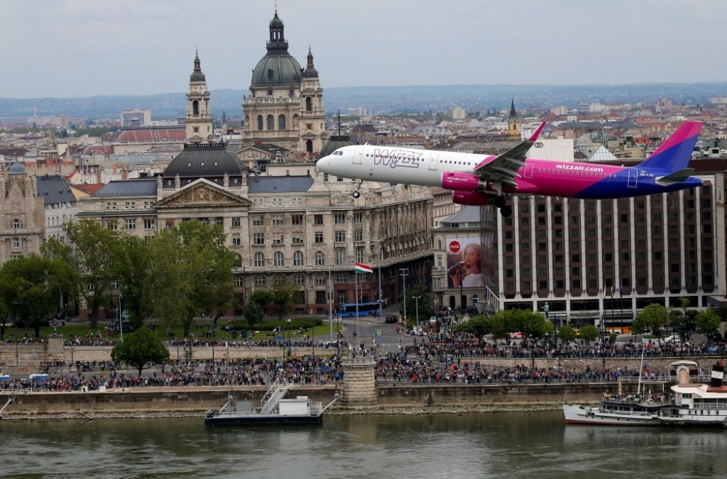 Zemo cenu aviosabiedrības arvien vairāk dominē