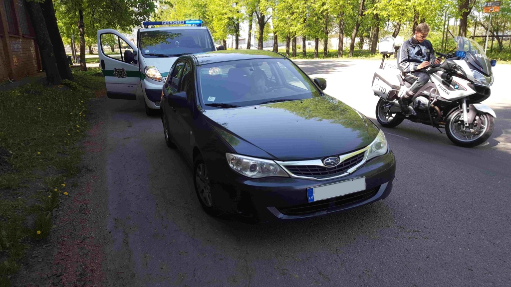 Rīgā kontrolpirkuma laikā pieķer nelegālu Taxify vadītāju bez autovadītāja tiesībām