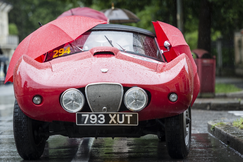 FOTO: Vēsturisko auto sacīkstes Mille Miglia