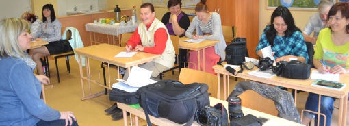 Tirzā apgūst rokdarbu un fotografēšanas mākslu