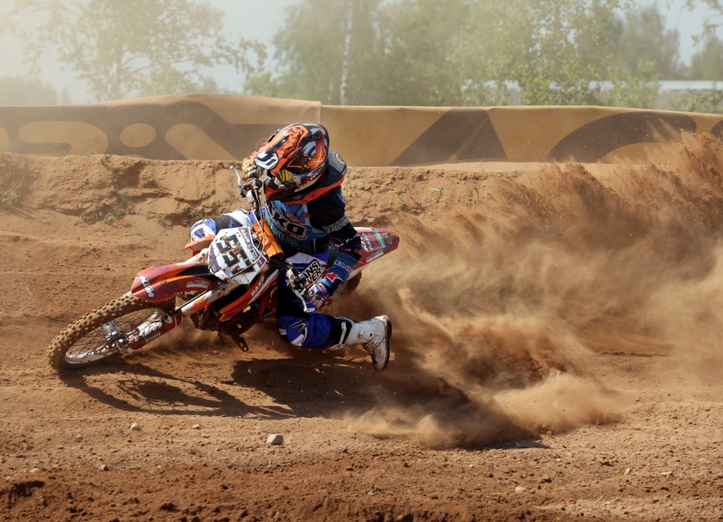 Motokrosā – sīvas cīņas