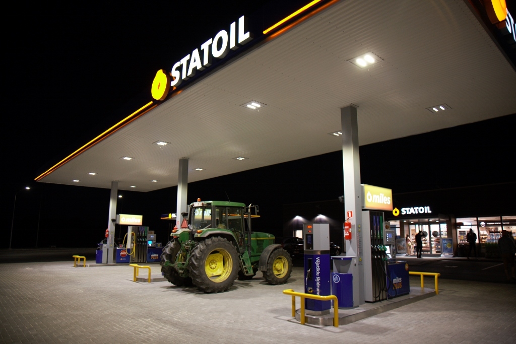 FOTO: Atver jaunu Statoil degvielas uzpildes staciju Krimuldā