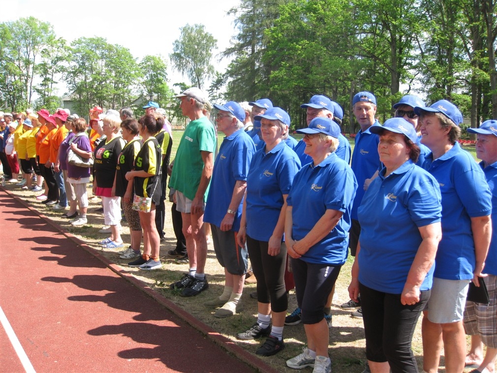 Foto: Lizumā notiek novada senioru sportiskas aktivitātes brīvā dabā