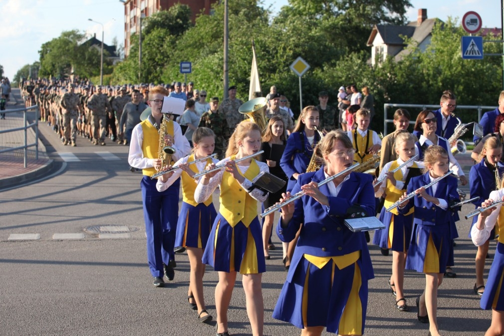 Foto: Gulbenē - jaunsargi no visas Latvijas