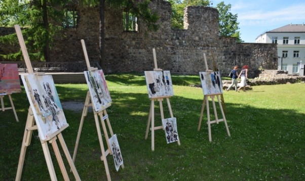 Piedalās Valmieras akvarelistu un grafiķu plenērā