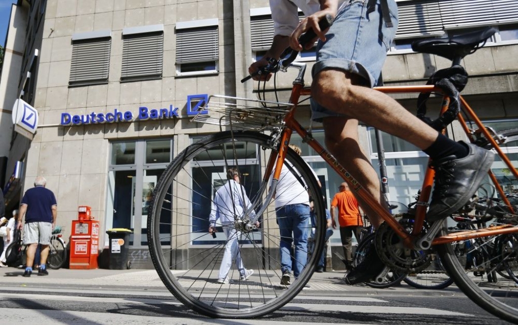 Deutsche Bank Vācijā slēgs ceturtdaļu filiāļu