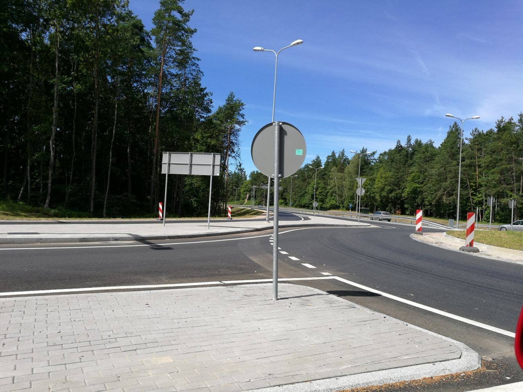 Papildināta ar FOTO: Ulbrokā pabeigta rotācijas apļa izbūve