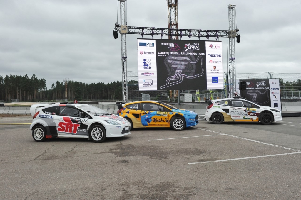 FOTO: Atklāj Biķernieku rallijkrosa trasi