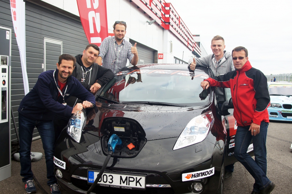 Elektroauto audzē muskuļus, bet Latvija tiem vēl nav gatava