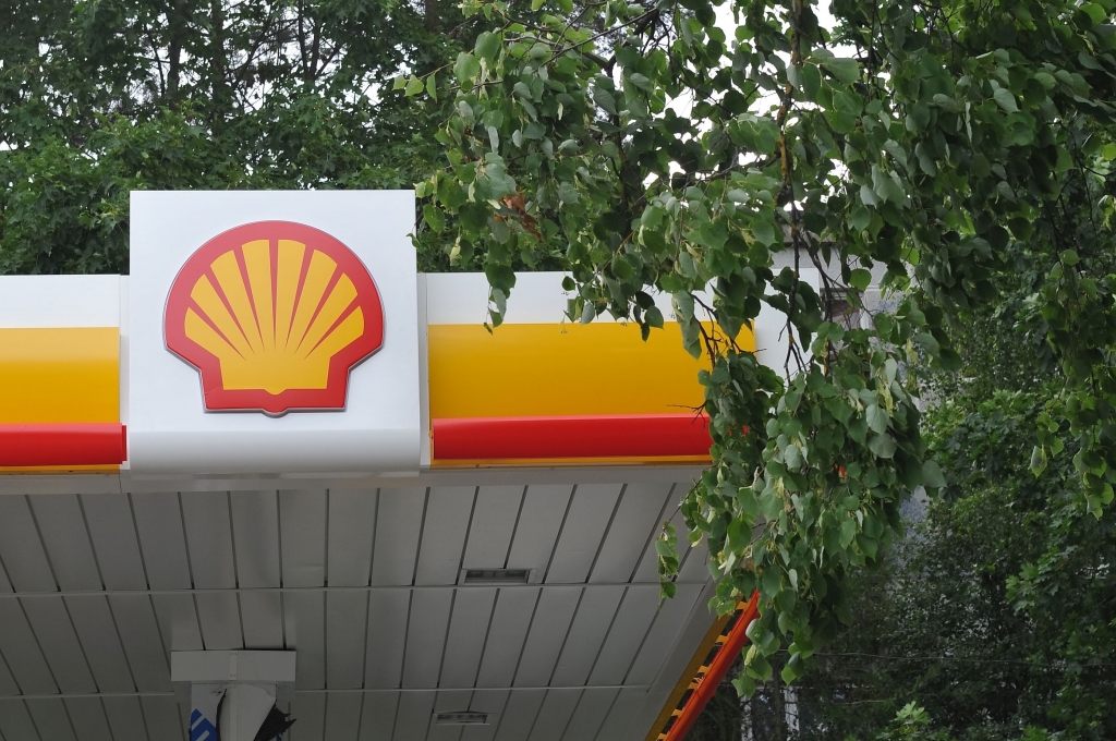 Shell atver pirmās degvielas uzpildes stacijas
