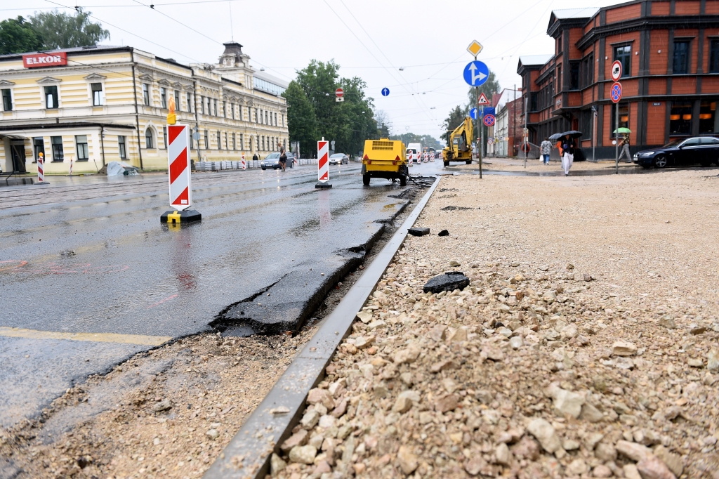 Papildināta galerija - FOTO: Remontdarbi Brīvības ielā