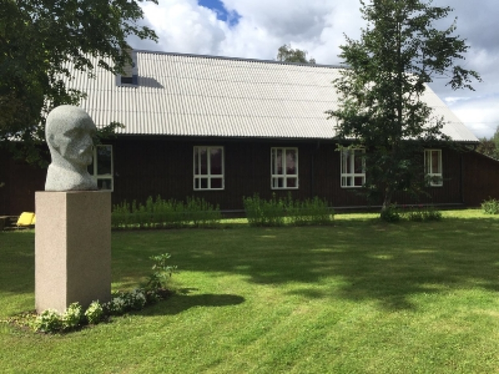 FOTO: Pēc restaurācijas atklāts atjaunotais Raiņa muzejs Tadenava