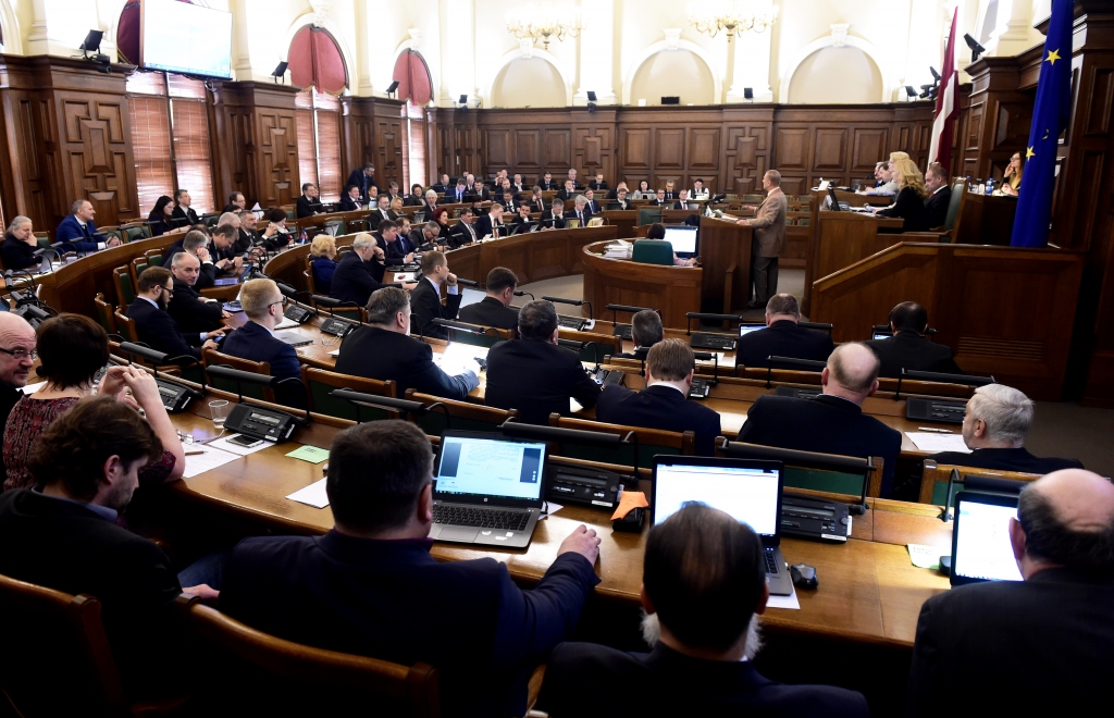 Saeimas deputātus nākamgad gaida algas pielikums