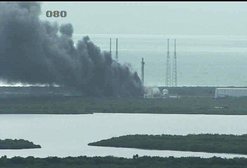 Floridā starta laukumā uzsprāgusi SpaceX raķete