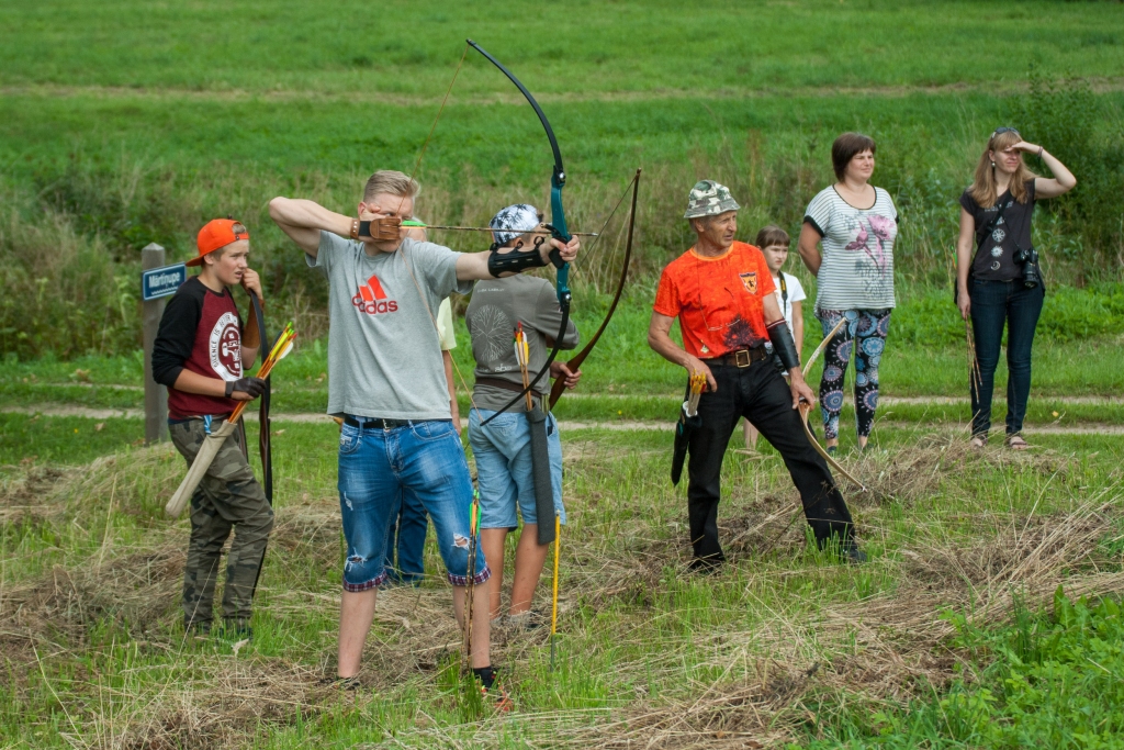 Turpina popularizēt loka šaušanu mūsu novadā