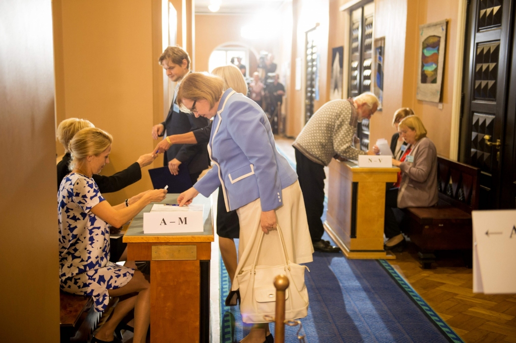 Igaunijas valsts pārvaldē gada laikā likvidētas 1500 darbavietas