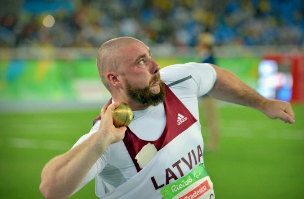 FOTO: Kā lodes grūdējs Bergs Latvijai sagādāja trešo paralimpisko medaļu