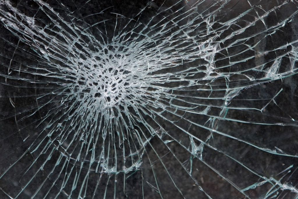 Vairāku auto sadursmes dēļ apgrūtināta satiksme uz ceļa Jelgava-Dalbe