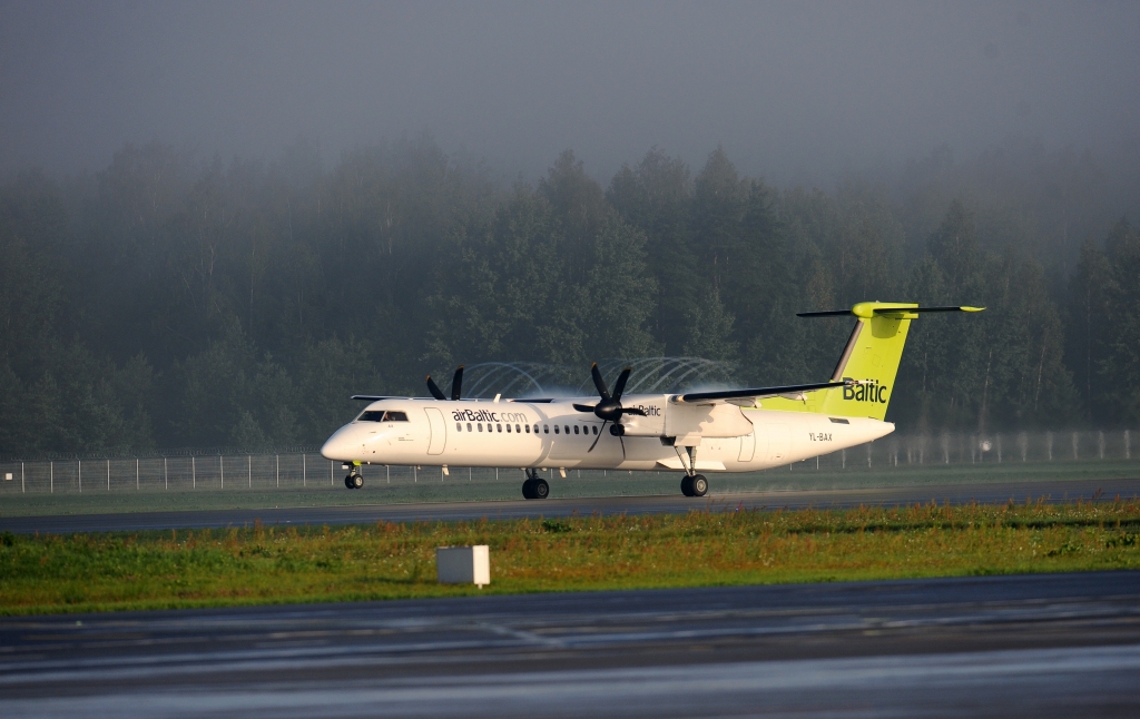 Tehnisku kļūmi piemeklējušo airBaltic lidmašīnu vadīja pieredzes bagāti piloti