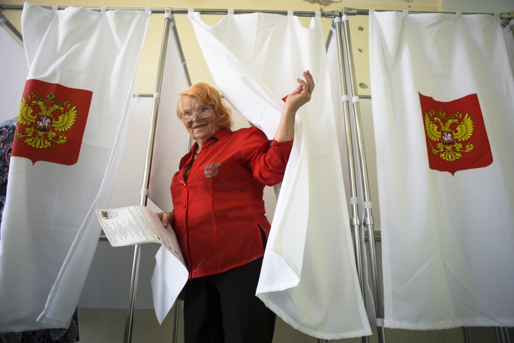 Rīgā aktīvi vēlē Krievijas Valsts domi; pie iecirkņiem veidojas rindas