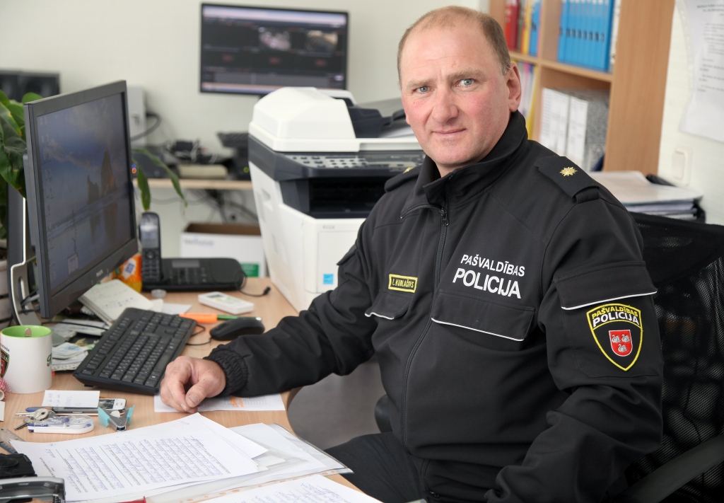 Kautiņš publiskā vietā; kur jāziņo?